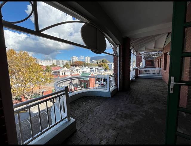 256M² OFFICE TO LET IN CLAREMONT